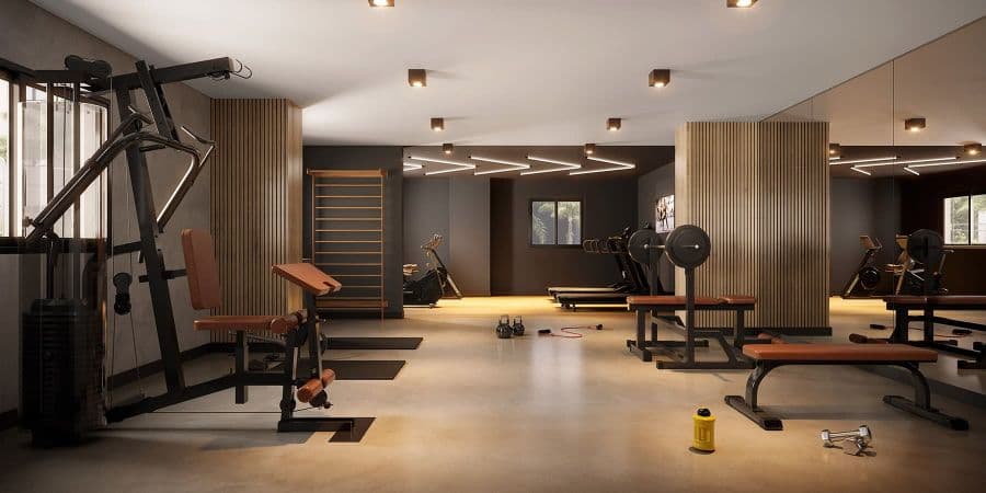 Academia equipada com estações de musculação, esteiras e bancos