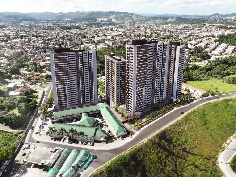 Vista aérea das torres do condomínio com centro comercial e a cidade ao redor